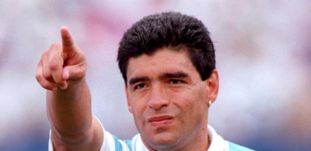 Morre na Argentina Diego Maradona