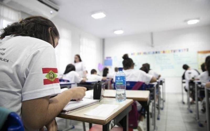 Justiça atende pedido da PGE e aulas na rede pública estão autorizadas em SC