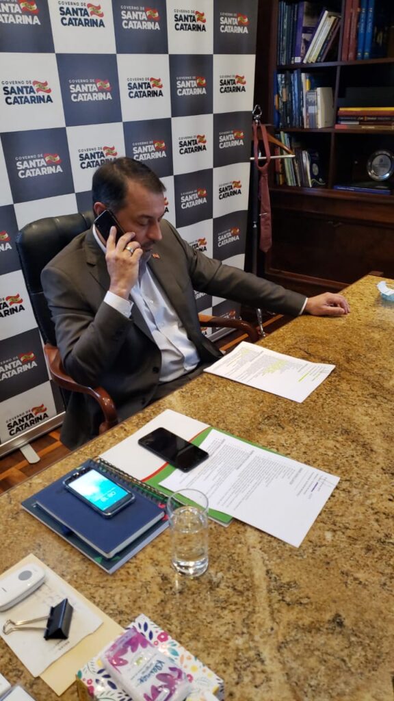 Governador Carlos Moisés em entrevista ao  Jornal da Manhã na Rádio 105.9 FM