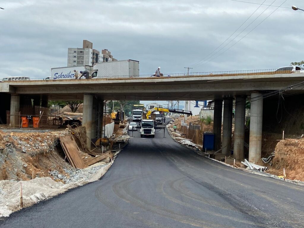 Mesmo com a obra inacabada Elevado da Quarta Avenida será liberado a partir dessa quarta-feira
