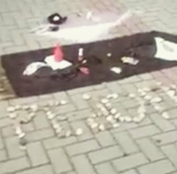 “Pedófila” diz mensagem deixada em frente ao prédio da prefeitura de Camboriú