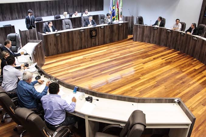 Em sessão extraordinária Câmara de Vereadores de BC libera indenizações de quase R$ 5 milhões às construtoras de vice-prefeito e vereadora