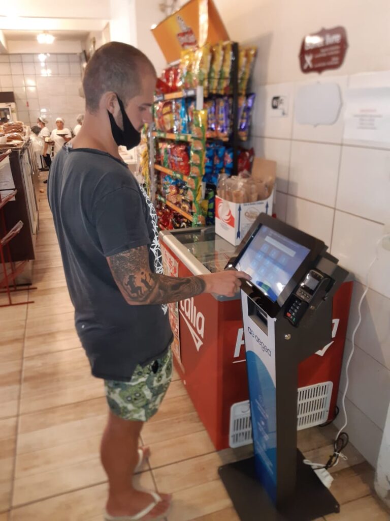Águas de Camboriú amplia atendimento e instala novo totem no bairro Santa Regina