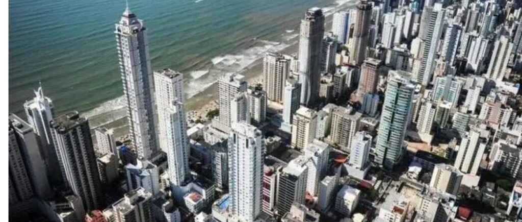 Bares são proibidos de funcionar como baladas em Balneário Camboriú, decide Justiça