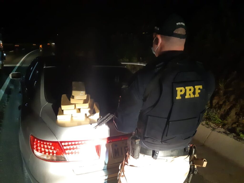 Em Gaspar PRF apreende 10 quilos de crack