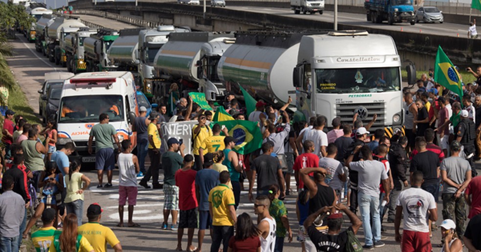 Caminhoneiros organizam paralisação nacional para 1º de fevereiro