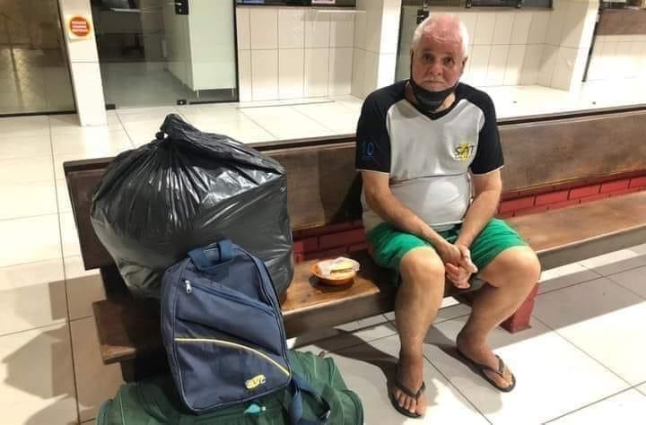 Filho abandona pai na rodoviária de Tijucas