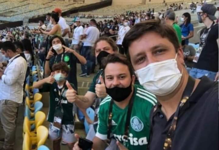 Prefeito Fabrício vai ao Maracanã enquanto que em Balneário lugares são fechados por causa do aglomero