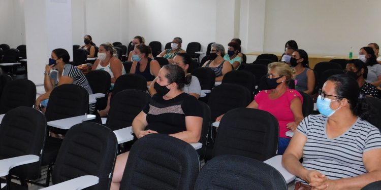 Educação realiza formação com merendeiras sobre boas práticas em tempos de pandemia