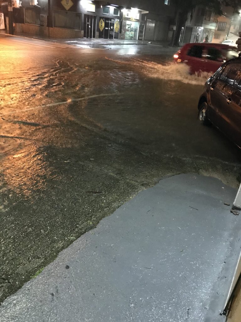 Perdeu a placa do carro na chuva desta segunda-feira? Confira se ela foi encontrada