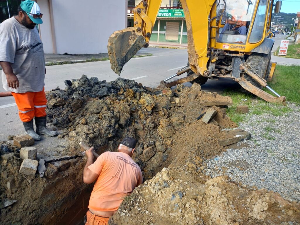 Ruas de Camboriú recebem equipe de obras