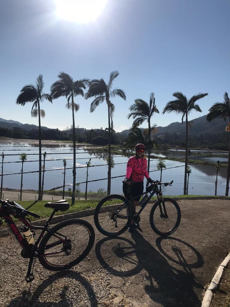 Ciclismo é a nova onda do momento em Camboriú para desfrutar as belezas naturais da cidade