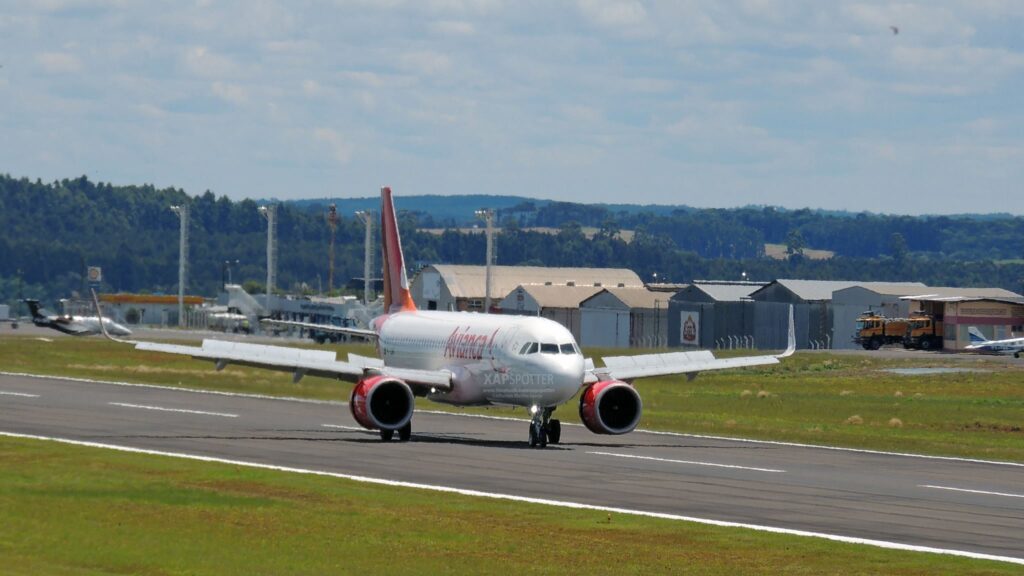 Aeroporto de Chapecó faz barreira sanitária para impedir entrada da variante indiana