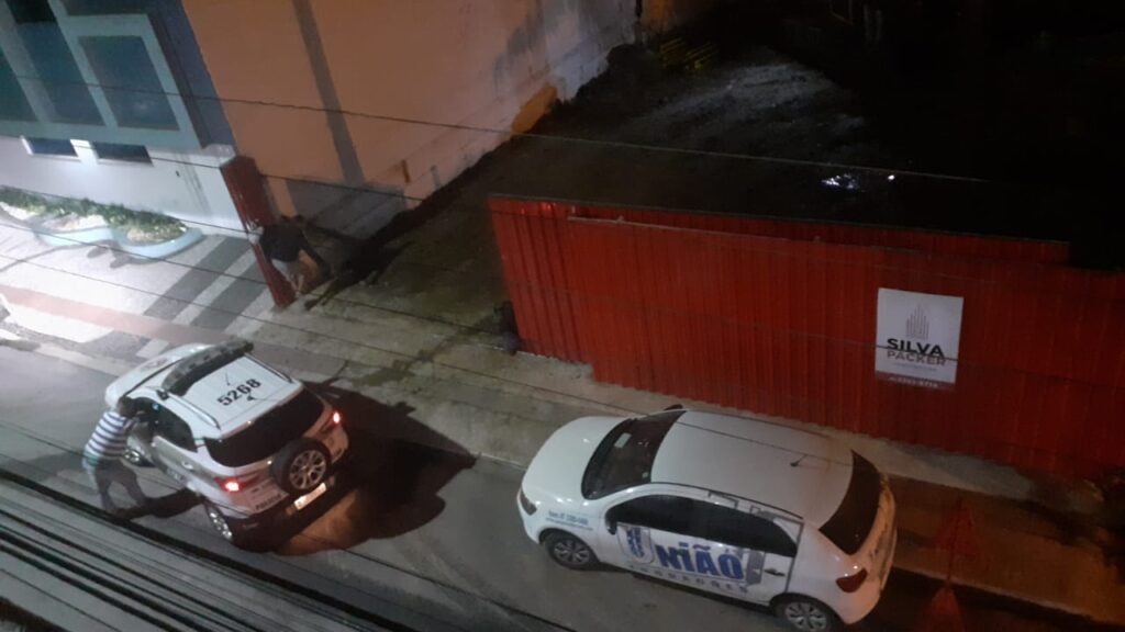 Vídeo: PM é chamada em obra do Vice-prefeito de Balneário Camboriú por estar com máquinas após horário permitido
