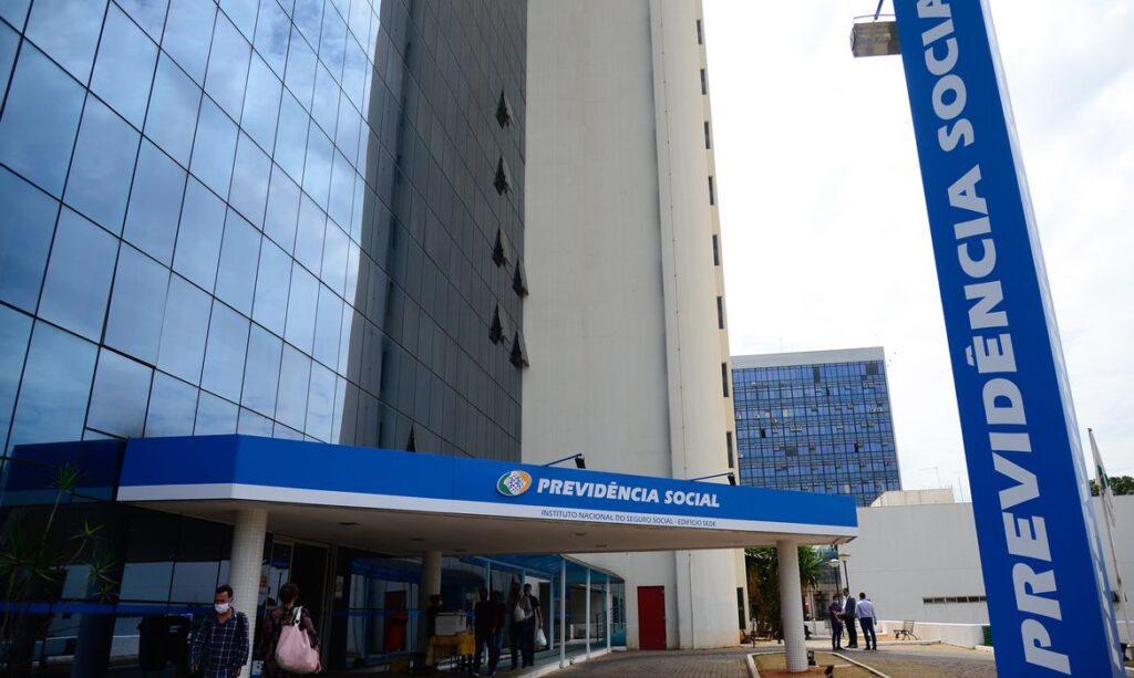 Décimo terceiro do INSS começa a ser depositado nesta terça-feira