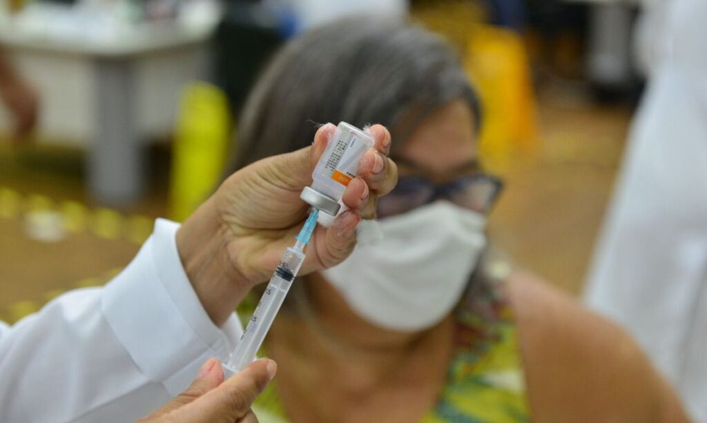 Estado vai vacinar toda a população catarinense acima de 18 anos até o fim do mês de outubro