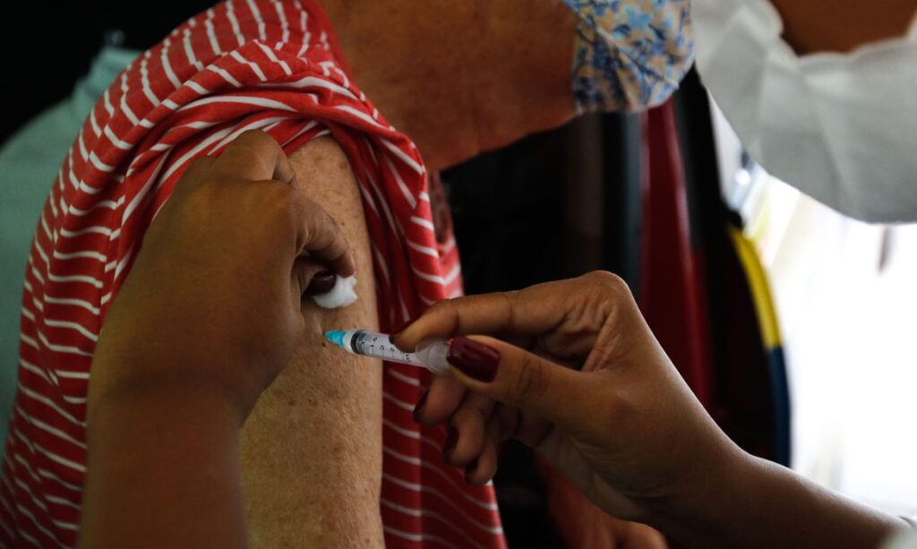 Covid-19: 5,7 milhões de doses da CoronaVac e da Pfizer começam a ser distribuídas nesta quinta-feira