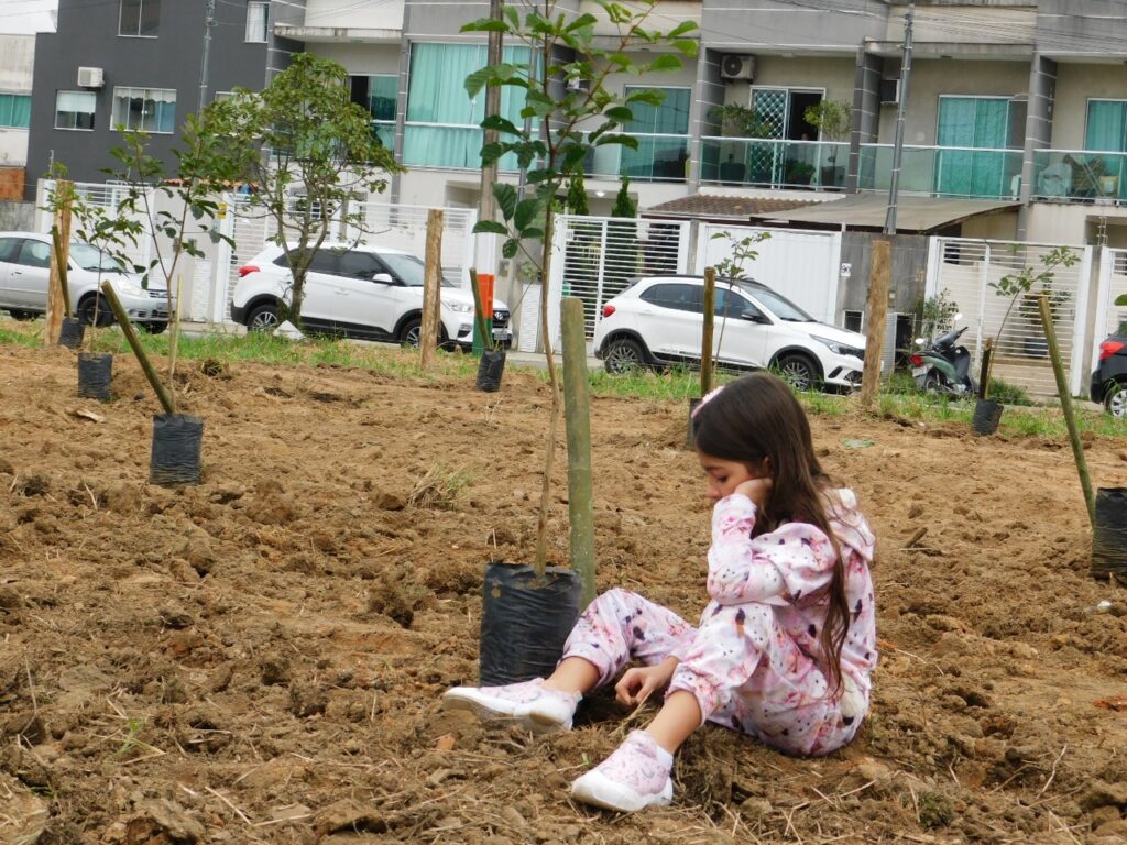 Emoção marca plantio de mudas no Bosque da Memória Árvores  da Saudade