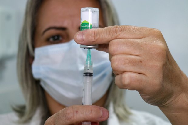 Quarta-feira, dia 9, tem vacinação contra o Covid-19 em pessoas de 57+ em Camboriú