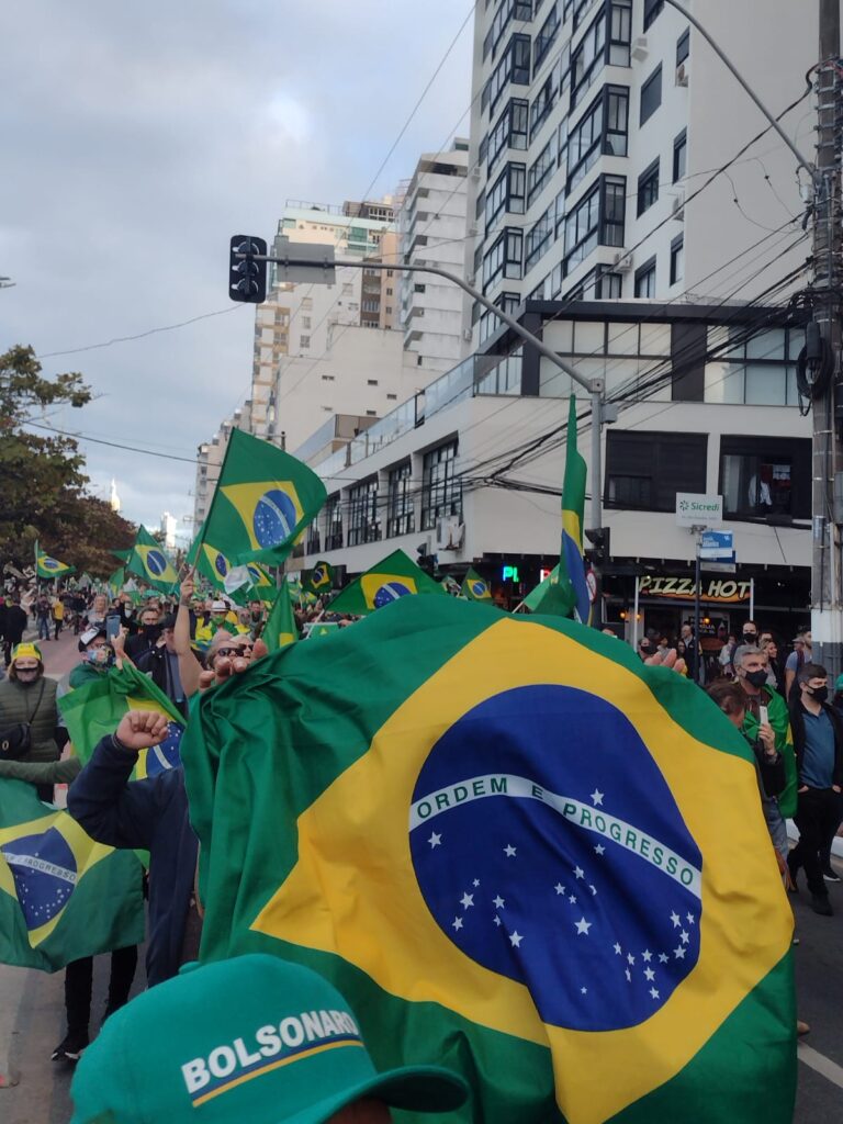 Em Balneário Camboriú povo também vai as ruas em apoio ao voto auditável e em apoio ao presidente Jair Bolsonaro