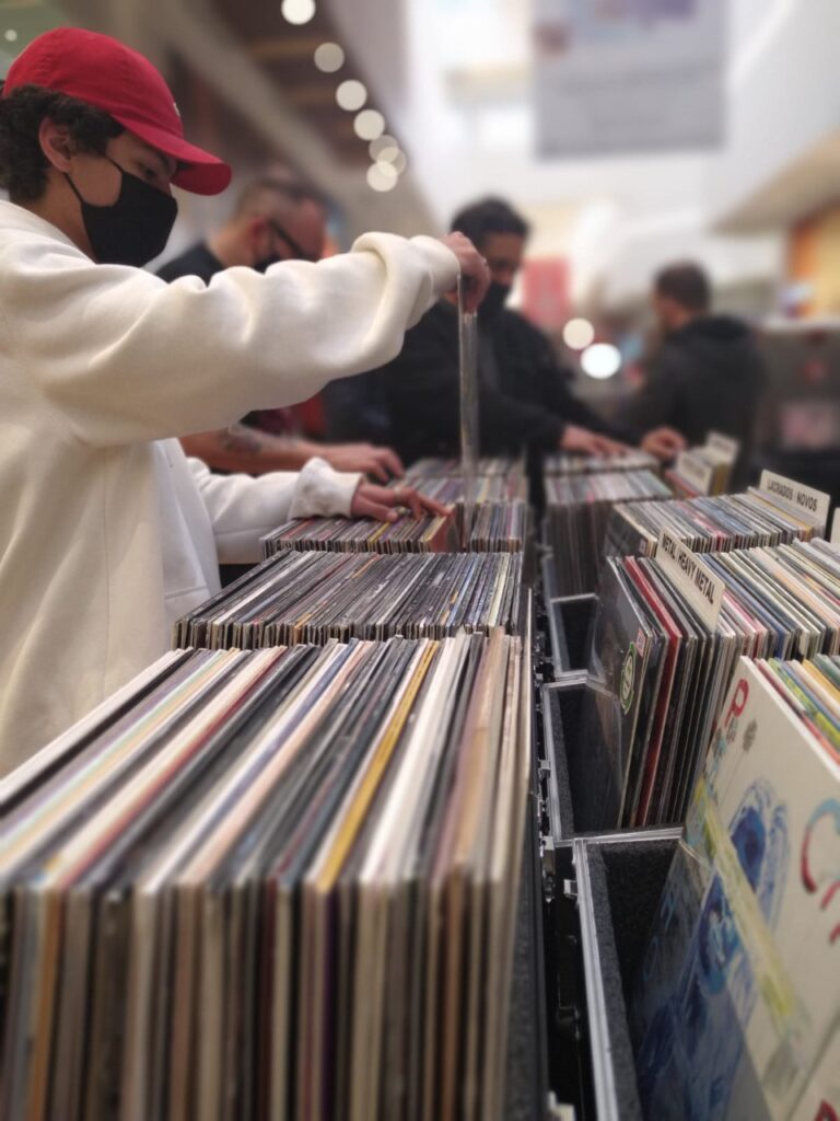 Feira de Vinil traz universo musical vintage a Itajaí no próximo final de semana