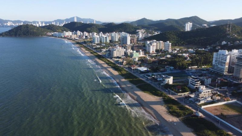 Sombra na Praia Brava, em Itajaí, é alvo de ação do MPF