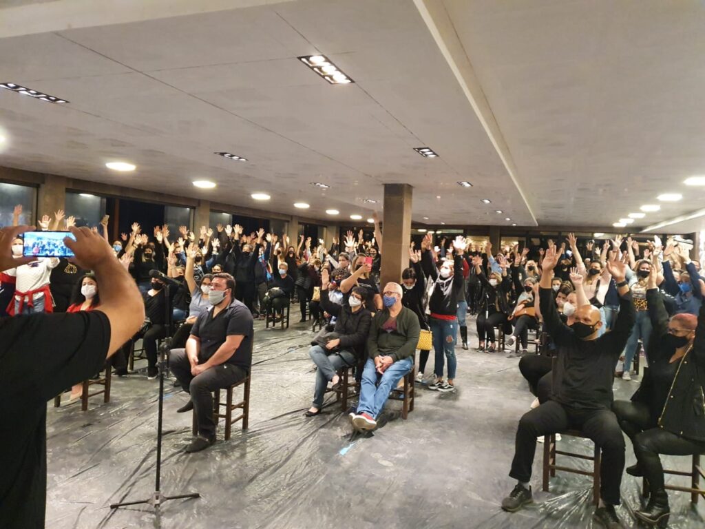 Profissionais da Educação de Balneário Camboriú decidiram, em assembleia, entrar em greve no dia 27 de setembro