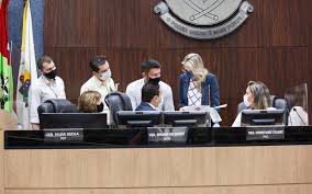 Presidente da CPI das Máscaras em Itajaí é acusado de retardar os trabalhos da comissão