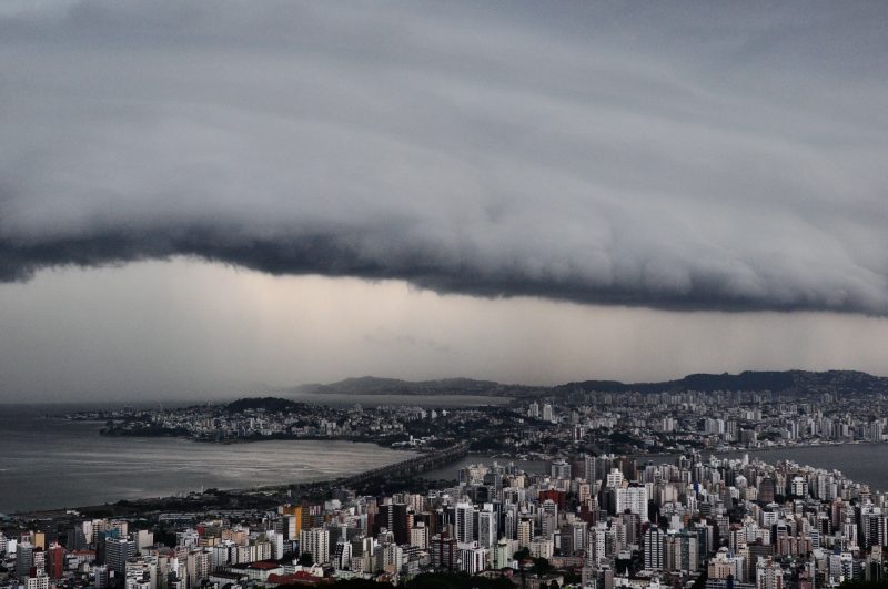 Defesa Civil alerta para temporais com descarga elétrica em SC