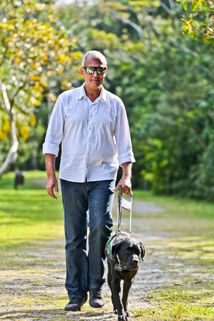 Motorista de aplicativo que se negar a transportar passageiro com cão de assistência será multado