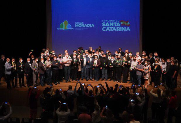 Governo lança programa para combater déficit habitacional