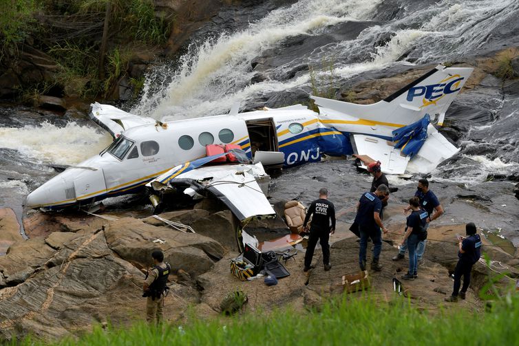 Cemig informa que linha atingida por avião segue normas técnicas