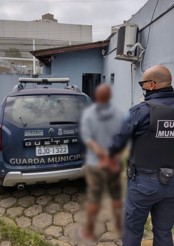 Criança de dois anos é abandonada na faixa de areia em Balneário Camboriú