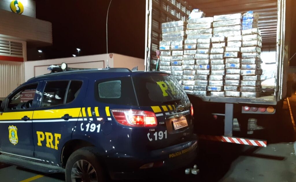 Localizado 1,5 tonelada de maconha escondida em fundo falso de carreta na BR 470 em Ascurra