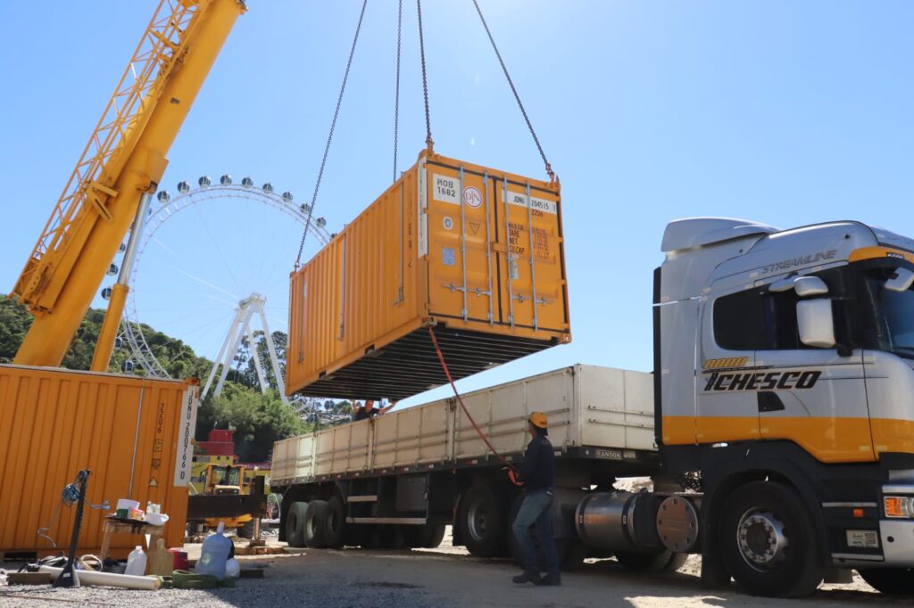 Nesta terça-feira os últimos tubos e equipamentos foram retirados da Praia Central de Balneário Camboriú