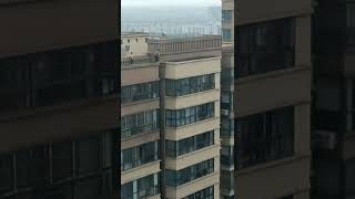 Crianças “brincando” no alto de um prédio viraliza