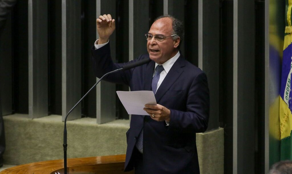 Relator da PEC dos Precatórios apresenta parecer à CCJ