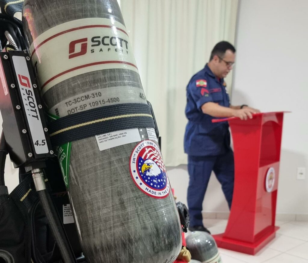 Corpo de Bombeiros de Camboriú recebe equipamentos de segurança de última geração