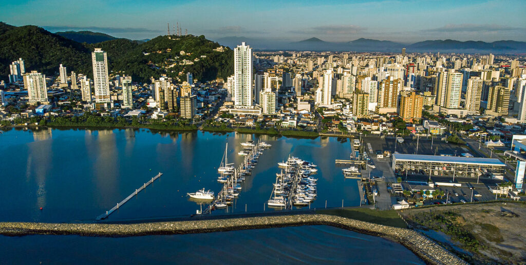 Itajaí é um dos  100 maiores PIBs do Brasil
