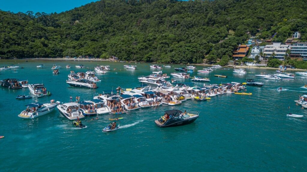 Vereadores aprovam lei que proíbe o uso de qualquer tipo de equipamentos sonoros na praia do Caixa D’Aço