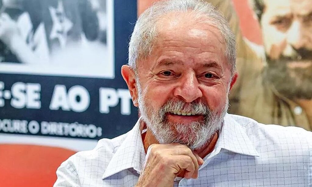 Ex-presidente, ex-presidiário e pré-candidato a presidência Luís Ignácio Lula da Silva é vaiado em shopping