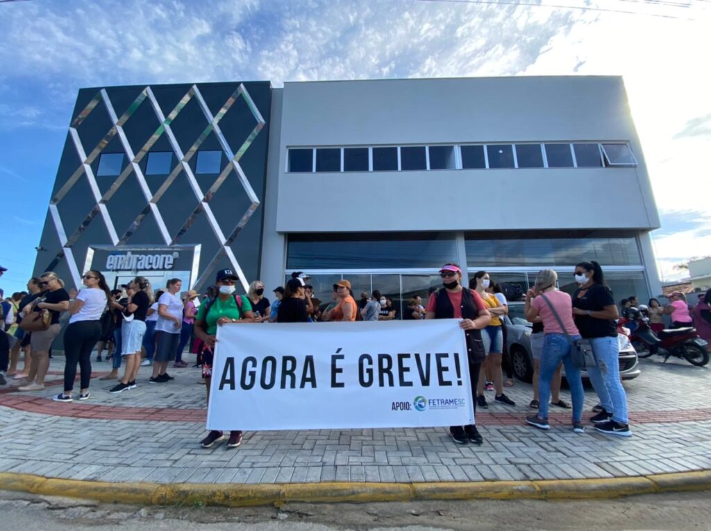 Servidores do magistério decidem em assembleia manter a greve contrariando a decisão do Tribunal de Justiça