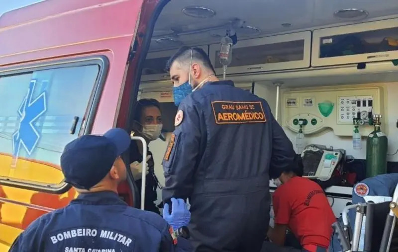 Criança engole apito, para de respirar e é salva por bombeiros em Navegantes