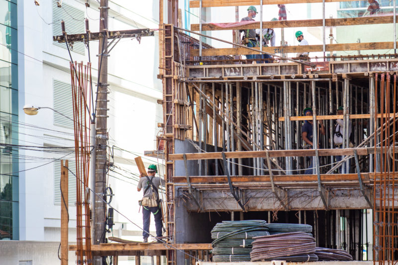 Trabalhador morre após cair de 6 metros de altura e em construção de Balneário Piçarras