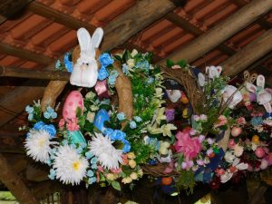 Osterbaum, Árvore de Páscoa, colorida decorada com ovos coloridos terá mais uma edição nessa Páscoa