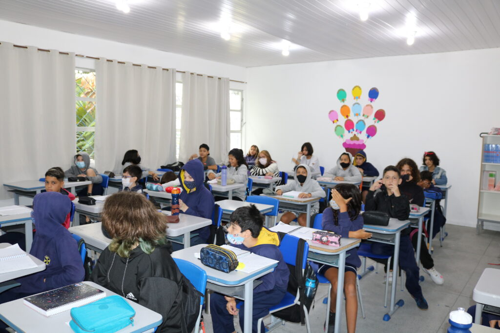 Professores retornam às unidades escolares após paralisação