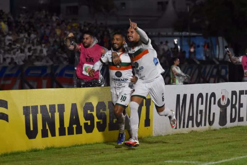 Camboriú bate Marcílio Dias por 3 a 2 e está na semifinal do Catarinense