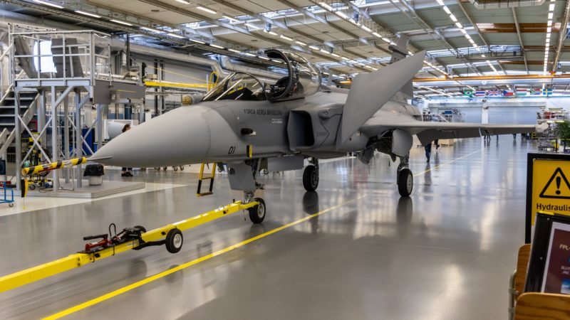 Novos caças Gripen da FAB chegam a Navegantes nesta sexta
