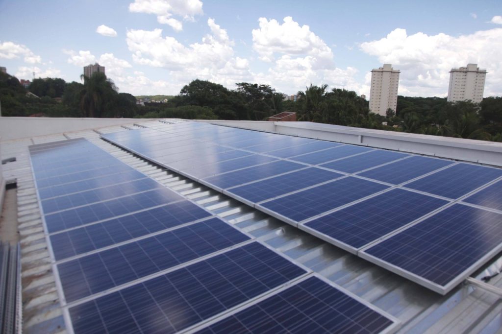 Aprovada Política municipal de implementação de energia solar nos prédios públicos de Camboriú