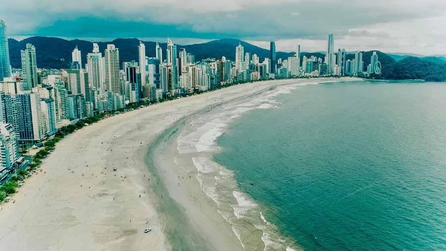 Areia da nova Praia Central de Balneário Camboriú é vendida no Mercado Livre